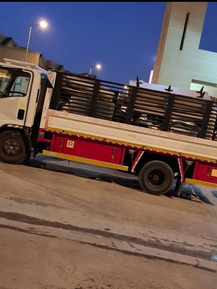 دينا نقل عفش صندوق مغلق بالرياض
